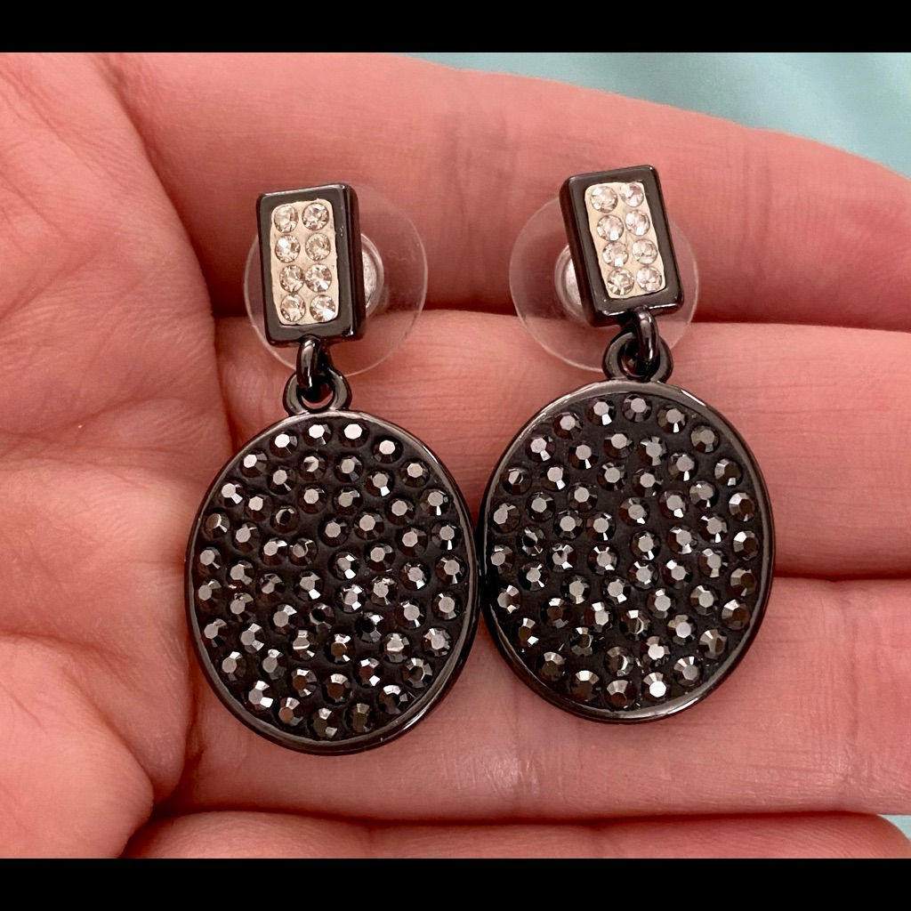 Beautiful Black And Silver With Swarovski Crystal